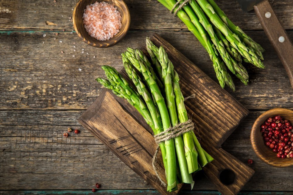 Asparagus перевод. Спаржа (Asparagus). Спаржа зеленая. Спаржа (Asparagus officinalis).. Спаржа бланшированная.